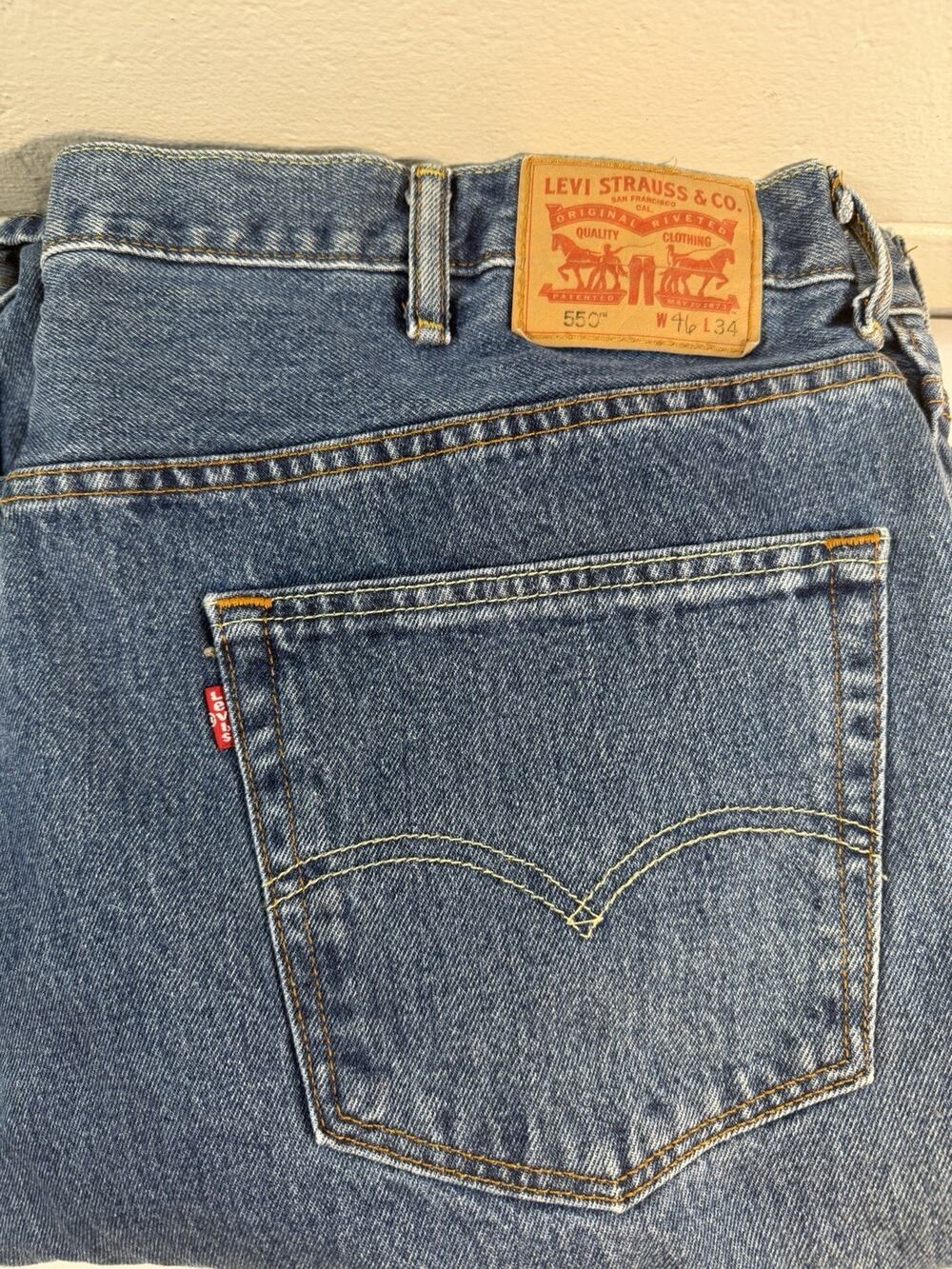 Levi's 550 Relaxed Fit Jeans Mens 44x30 Blue Medium Wash Tapered Leg 100% Cotton